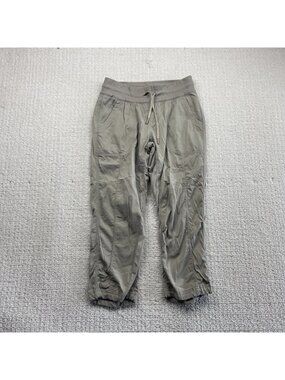 The North Face Khakis Capris Camping Casual Cropped Pants Size S Outdoor Tech